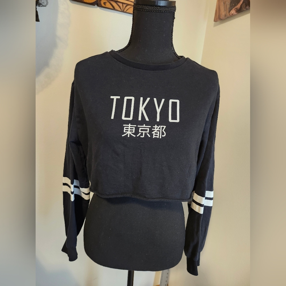 H&M Divided Cropped Tokyo Sweatshirt